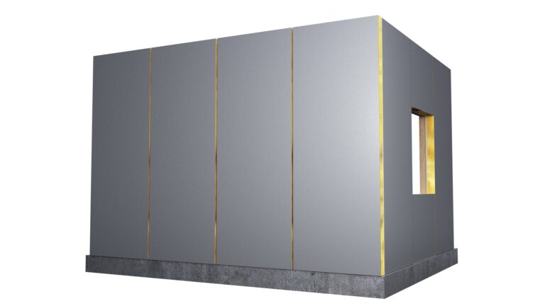 Fachada de painéis sanduíche numa casa pré-fabricada