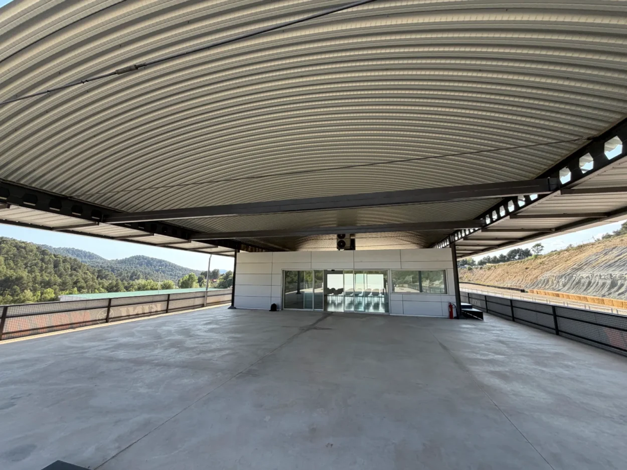 Estructures per a panells solars 7 Coberta d'aparcament amb estructura metàl·lica starmodul a castellolí (barcelona)