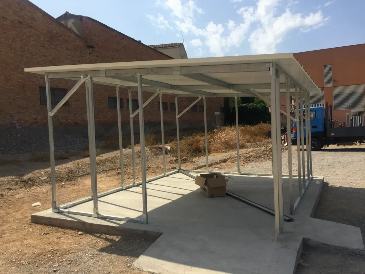 Estructures per a panells solars 9 Coberta metàl·lica starmodul per a la zona de contenidors