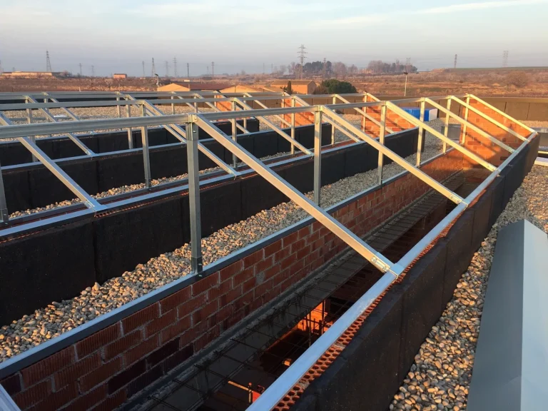 Estructures per a panells solars 24 Estructura de tub starmodul per a plaques solars sobre coberta plana – vista general