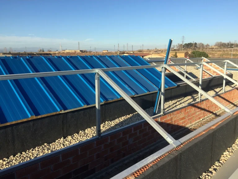 Estructures per a panells solars 26 Estructura de tub starmodul per a plaques solars sobre coberta plana – detall