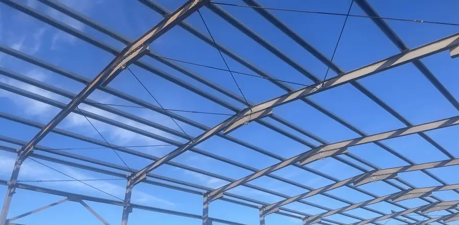 Naves con pórticos ipe atornillados 22 Estructura de la nave ipe terminada
