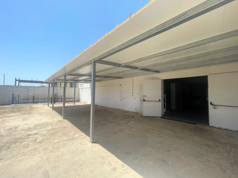 Pergole e portici metallici 37 Portico addossato con struttura in tubo zincato starmodul e copertura a pannelli