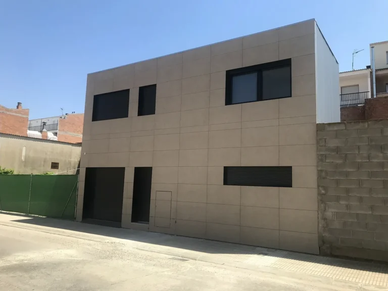 Maison à étage avec structure métallique starmodul